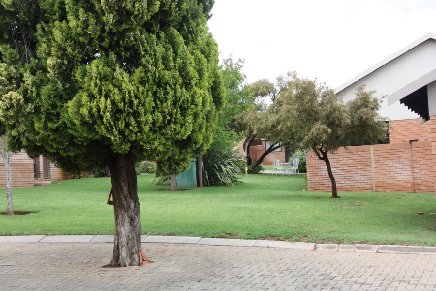 2 Bedroom Property for Sale in Langenhovenpark Free State